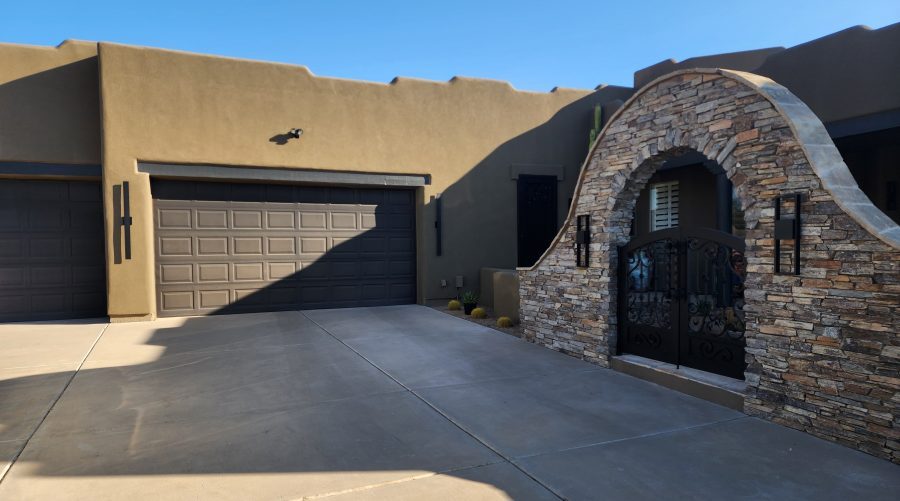 A Scottsdale Stone and Stucco home remodel exterior with a fine sand synthetic stucco finish and natural ledgestone veneer stone accents by Architectural Stone Concepts